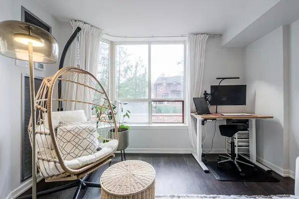 955 Millwood RD #222, Toronto C11, ON M4G 4E3