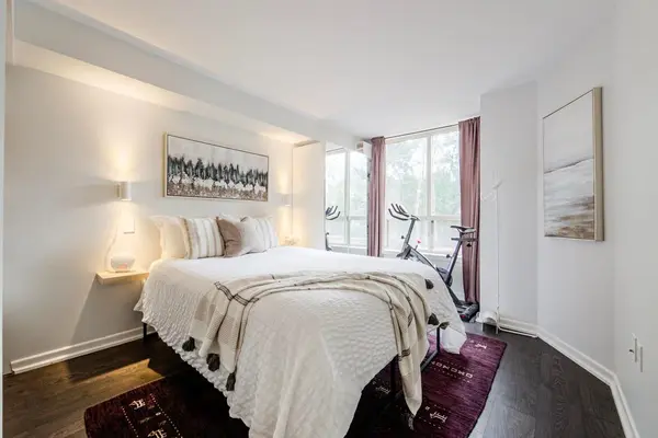 955 Millwood RD #222, Toronto C11, ON M4G 4E3