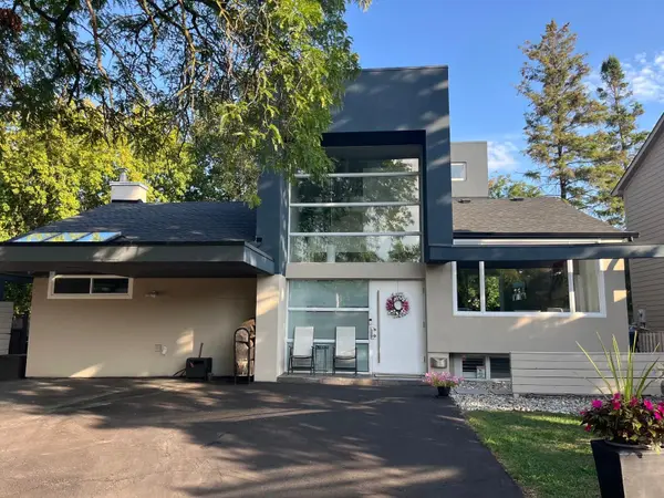 90 Berkinshaw CRES, Toronto C13, ON M3B 2T2
