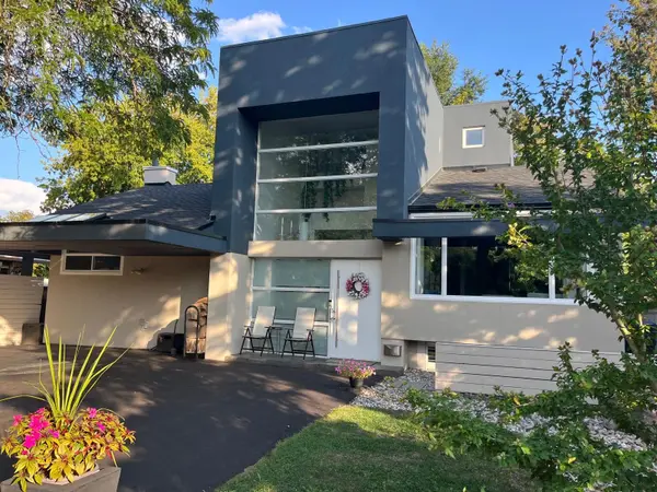 90 Berkinshaw CRES, Toronto C13, ON M3B 2T2