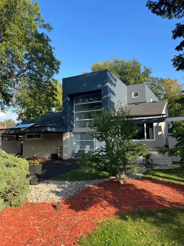 90 Berkinshaw CRES, Toronto C13, ON M3B 2T2