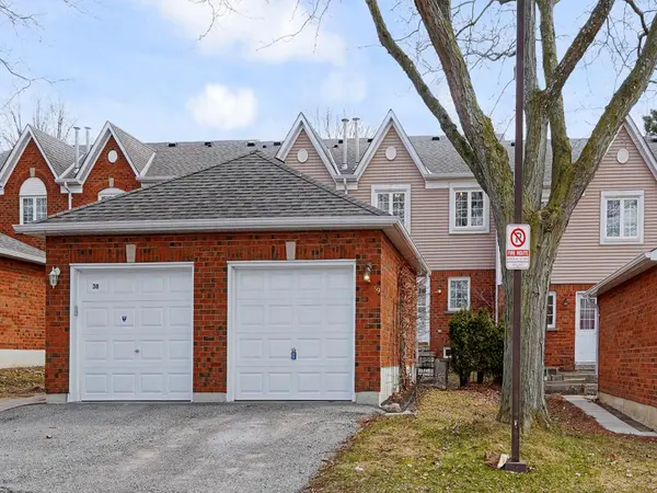 10 Bassett BLVD #39, Whitby, ON L1N 9C4