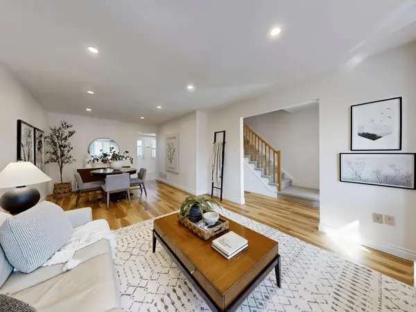 10 Bassett BLVD #39, Whitby, ON L1N 9C4