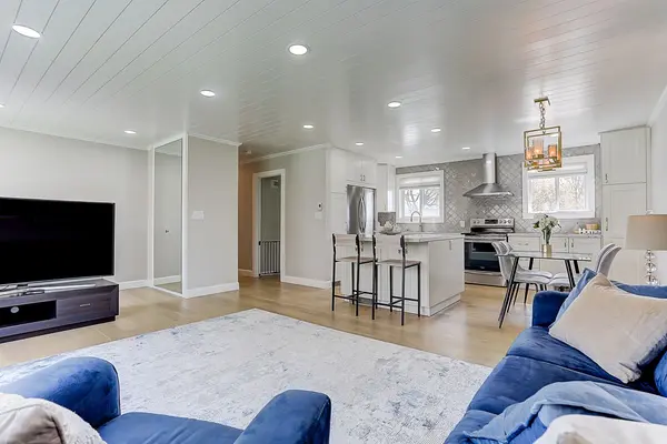 853 Capri CT E, Oshawa, ON L1H 1S2