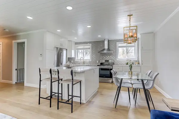 853 Capri CT E, Oshawa, ON L1H 1S2