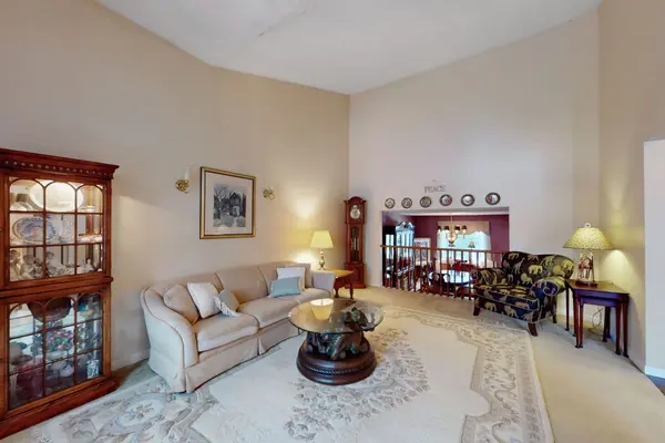 38 Gilbank DR, Aurora, ON L4G 5G5