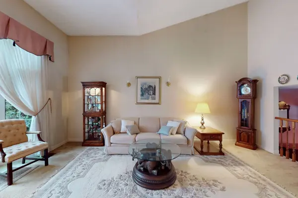 38 Gilbank DR, Aurora, ON L4G 5G5