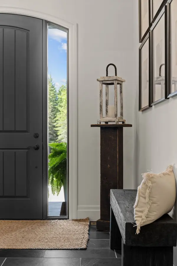 49 Sydenham TRL W, Clearview, ON L0M 1H0