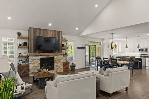 49 Sydenham TRL W, Clearview, ON L0M 1H0