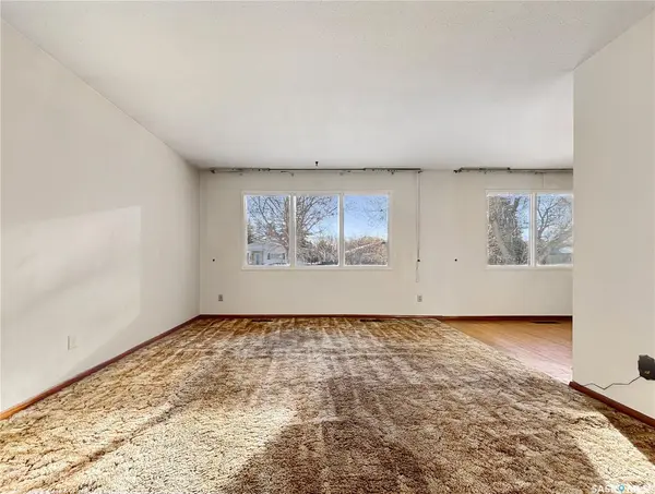 27 Walker CRESCENT, Saskatoon, SK S7L 4H7