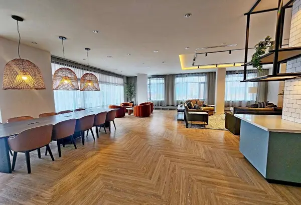 2495 Eglinton AVE W #712, Mississauga, ON L5M 2T2