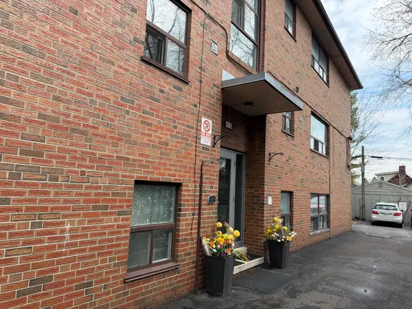 115 Eighth ST #2, Toronto W06, ON M8V 3C5