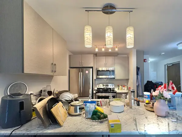 5 Paisley BLVD E #104, Mississauga, ON L6A 1P3