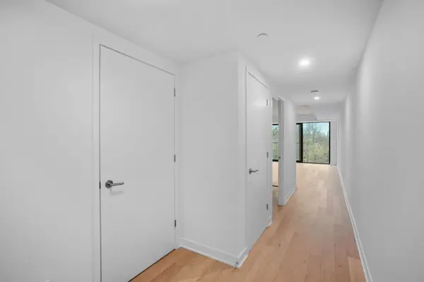 2720 Dundas ST W #302, Toronto W02, ON M6P 1Y2