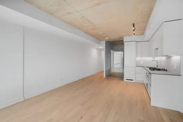 2720 Dundas ST W #302, Toronto W02, ON M6P 1Y2