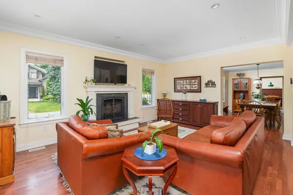 317 Rathburn RD, Toronto W08, ON M9B 2L7