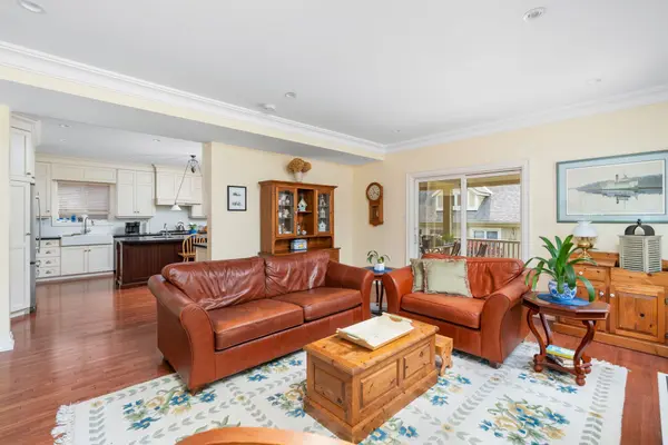 317 Rathburn RD, Toronto W08, ON M9B 2L7