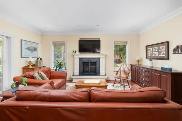 317 Rathburn RD, Toronto W08, ON M9B 2L7