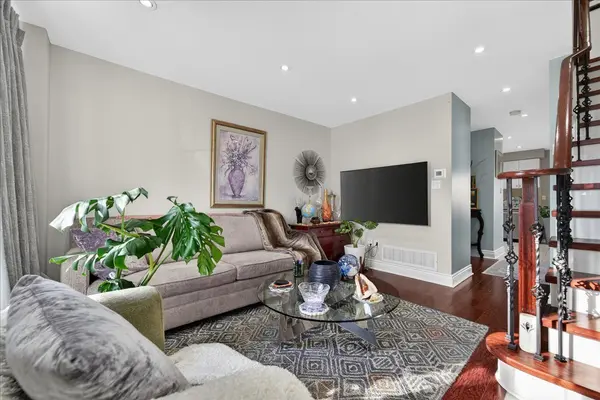 114 Tianalee CRES, Brampton, ON L7A 2K8