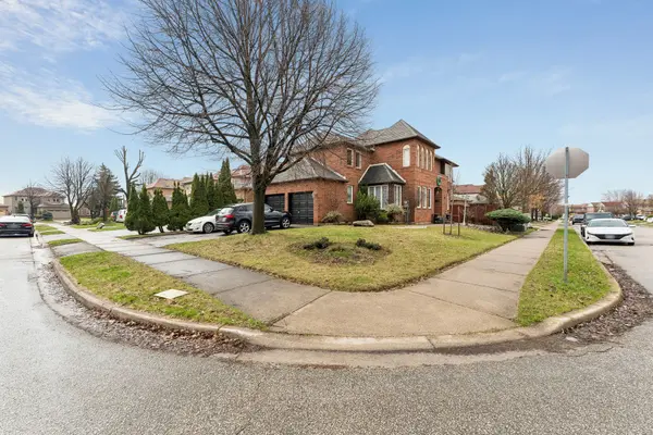 39 Banner RD, Brampton, ON L6X 4K8