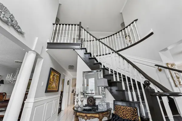 39 Banner RD, Brampton, ON L6X 4K8