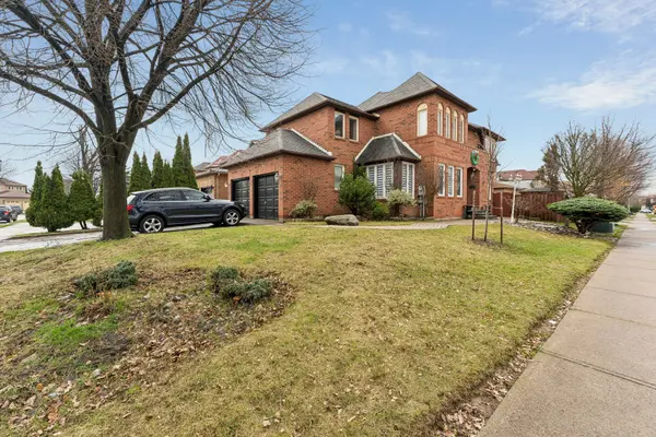 39 Banner RD, Brampton, ON L6X 4K8