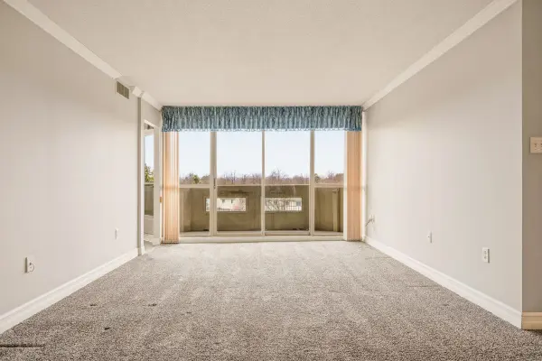 5070 Pinedale AVE #407, Burlington, ON L7L 5V6