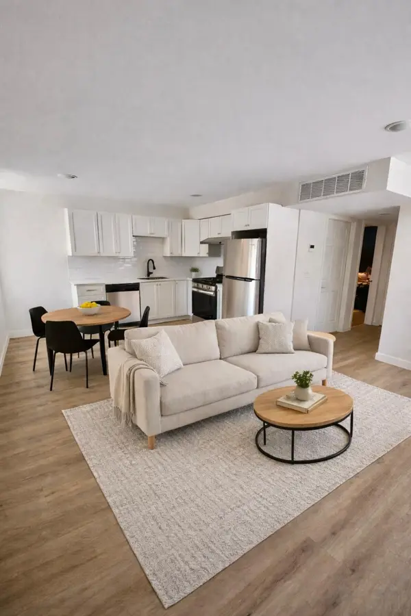 30 Stirton ST #2, Hamilton, ON L8L 6E8