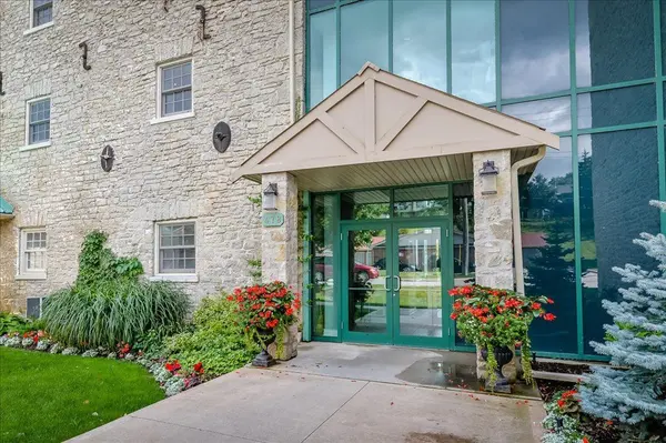 478 St Andrew ST E #104, Centre Wellington, ON N1M 3V7