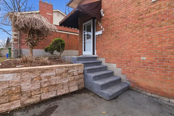 1262 Upper Gage AVE, Hamilton, ON L8W 1E4