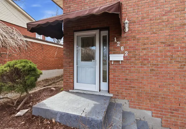 1262 Upper Gage AVE, Hamilton, ON L8W 1E4