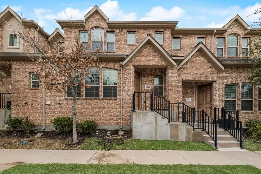 2559 Sarah Lane, Lewisville, TX 75056
