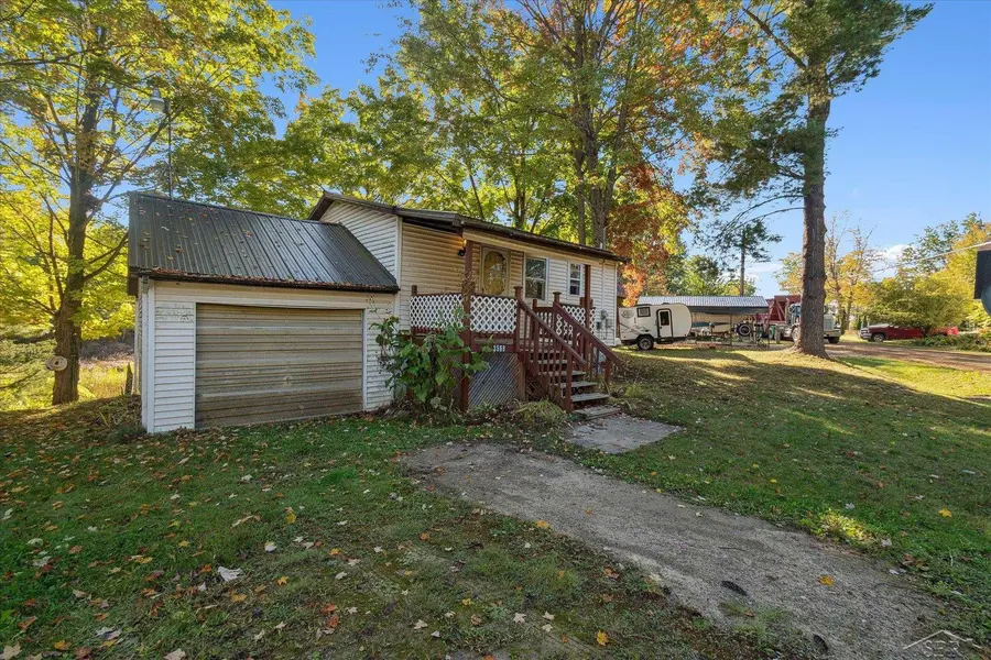 3569 Lakeview DR, Billings Twp, MI 48612