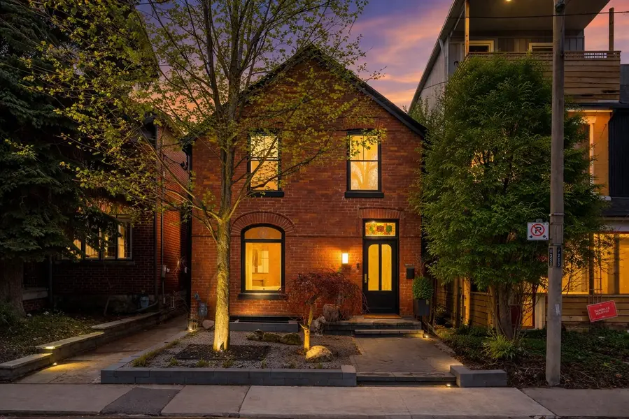 239 Borden ST, Toronto C01, ON M5S 2N5