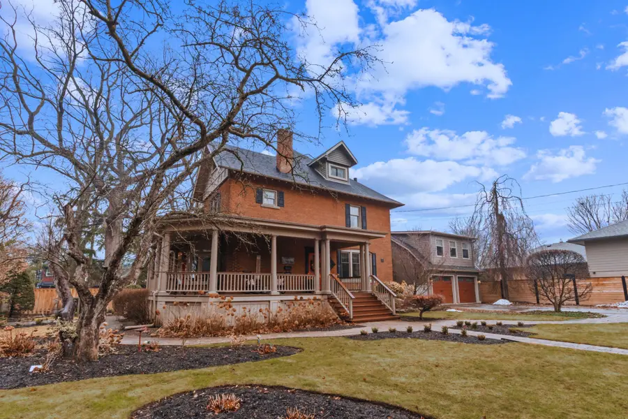 305 Trent ST W, Whitby, ON L1N 1M3