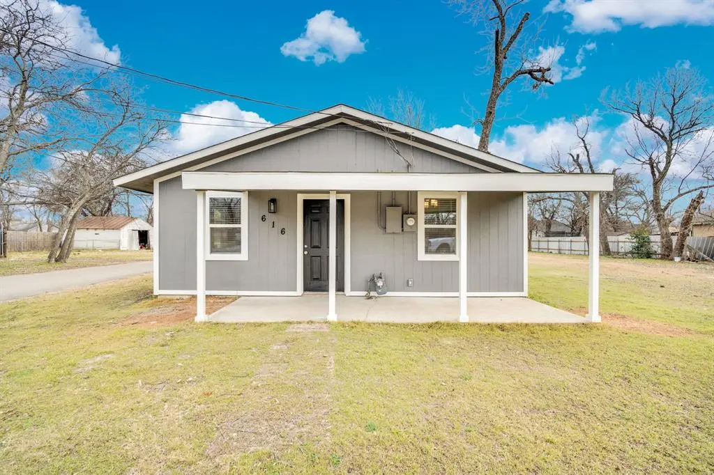 616 Sabine Avenue, Cleburne, TX 76031