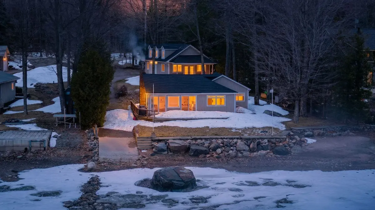 1449 Champlain RD, Tiny, ON L9M 0C1