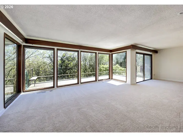 6902 SW 2ND AVE, Portland, OR 97219