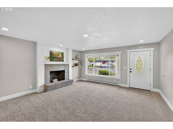 182 ELMAR DR, Oregon City, OR 97045