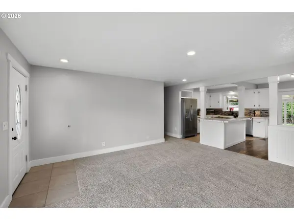 182 ELMAR DR, Oregon City, OR 97045