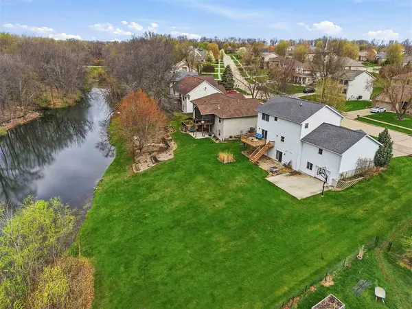 860 Forest Edge Dr, Coralville, IA 52241