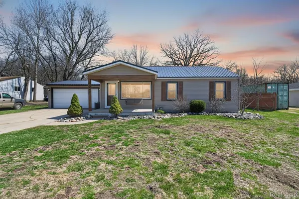 21863 Springhill ST, Huron Charter Township, MI 48174