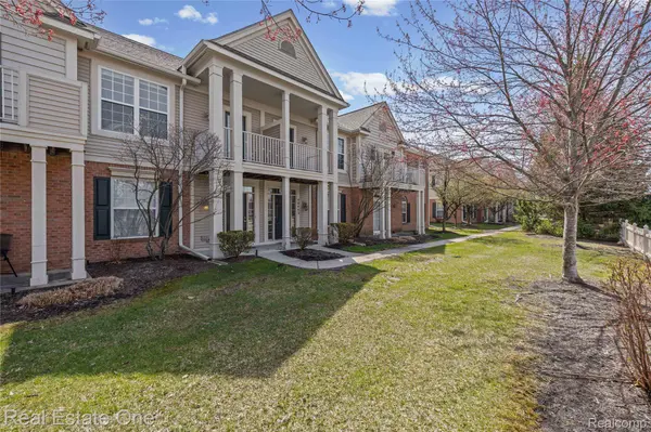 40442 Bay Harbor LN, Canton Charter Township, MI 48188