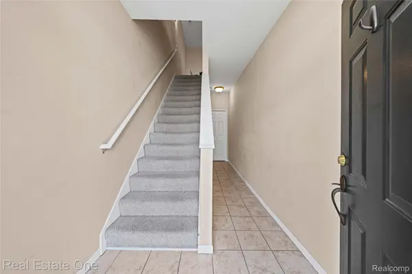 40442 Bay Harbor LN, Canton Charter Township, MI 48188