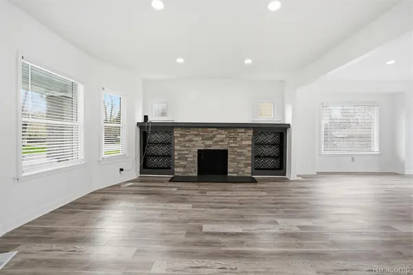 725 Lakewood ST, Detroit, MI 48215