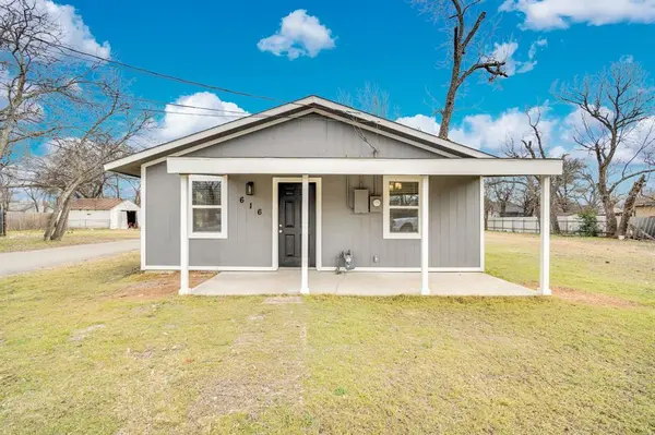 616 Sabine Avenue, Cleburne, TX 76031