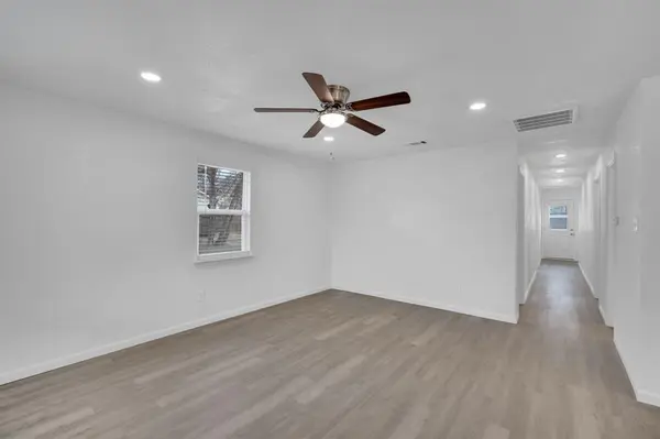 616 Sabine Avenue, Cleburne, TX 76031