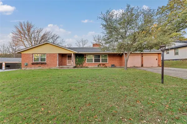 4124 Shannon Drive,  Fort Worth,  TX 76116