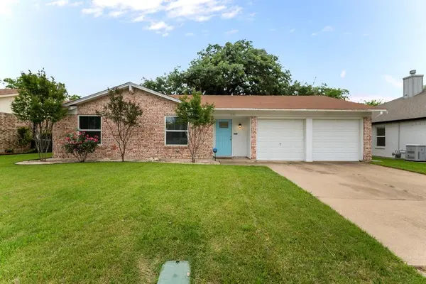 1041 Barber Street, Hurst, TX 76053