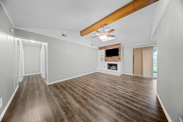 1041 Barber Street, Hurst, TX 76053